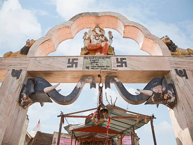 Swastik temples for Hindu 'reconverts'